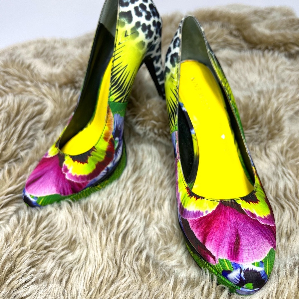 Nine west multicolored tropical/animal print platform heels size 6
